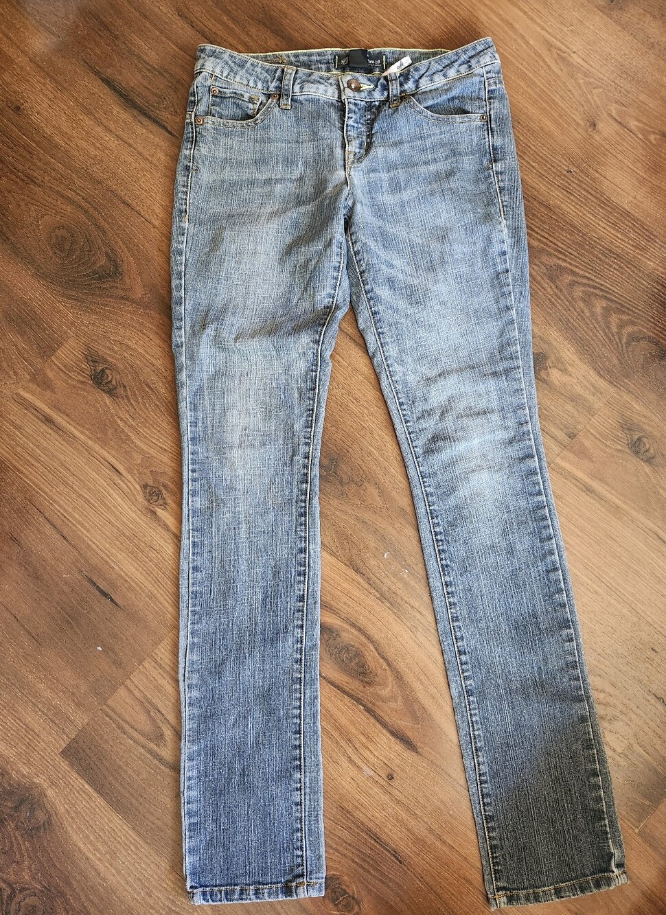 Volcom Women's Skinny Jeans in Light Blue Wash Size 7 Waist 28